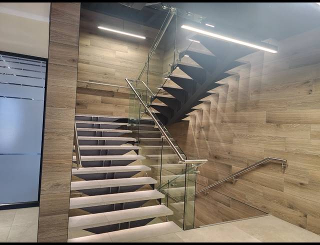 684M² OFFICE TO LET IN VORNA VALLEY